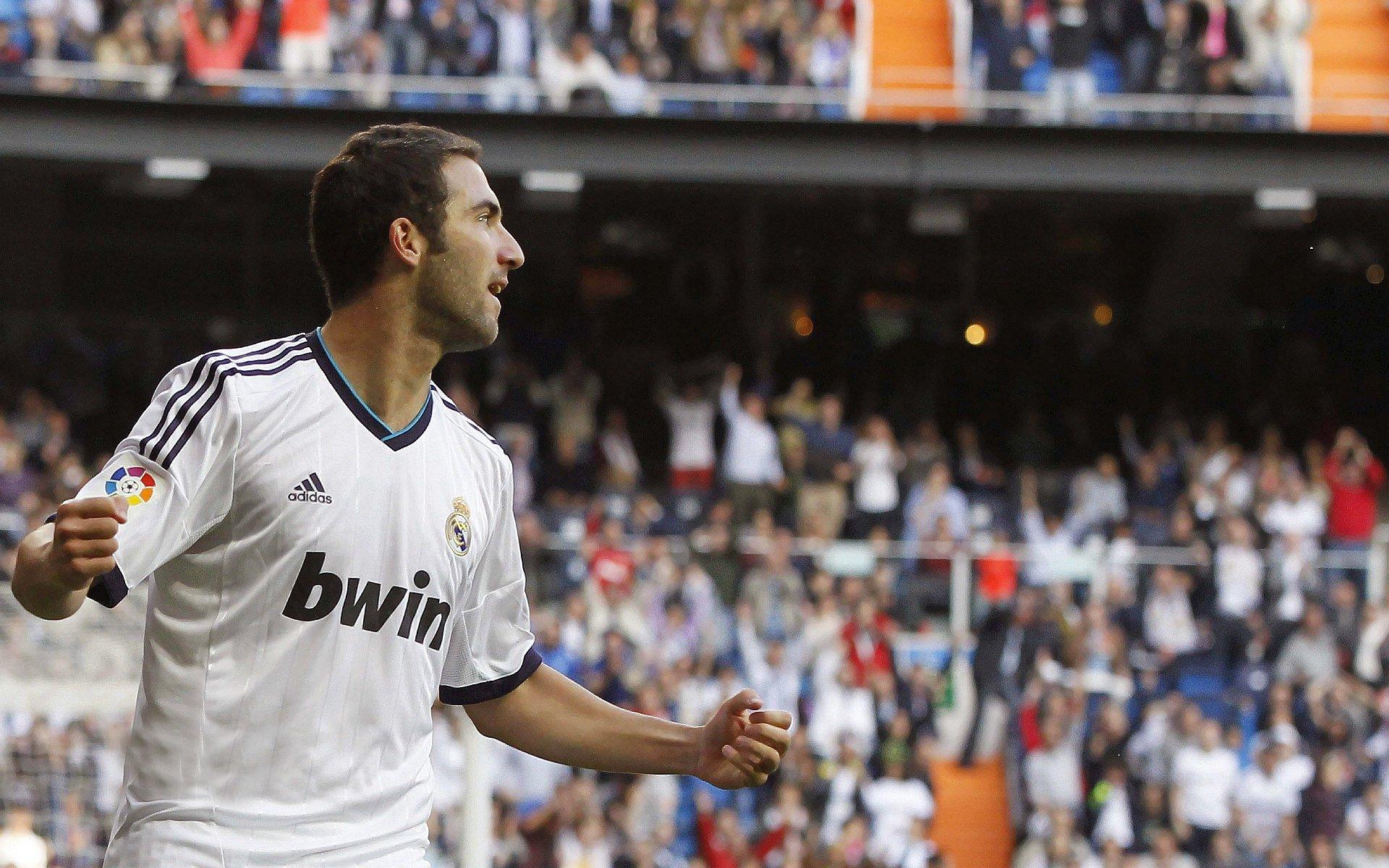 热刺主场力克十人多特，欧冠小组赛稳居前四